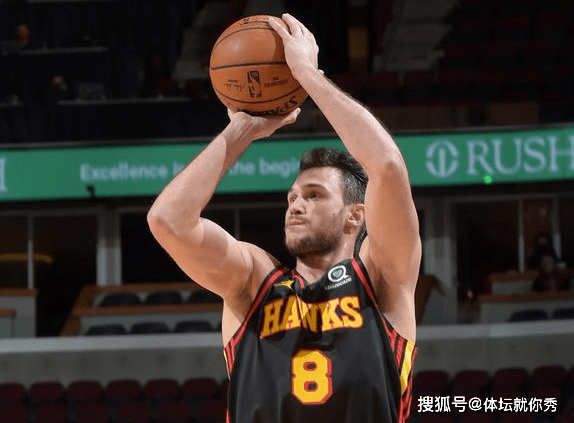 B体育- 特雷杨35+7+15，老鹰逆转步行者翻盘  